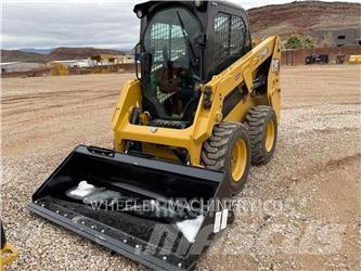 CAT 226D3 C3H2 Krautuvai su šoniniu pasukimu