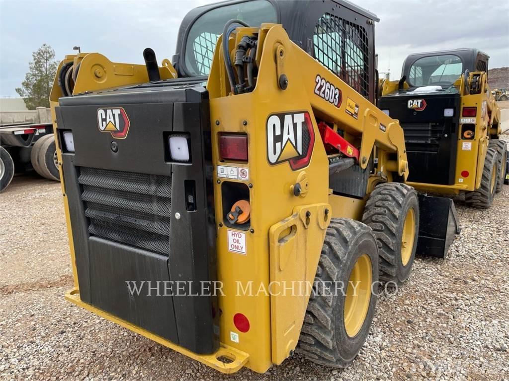 CAT 226D3 C3H2 Krautuvai su šoniniu pasukimu