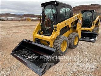 CAT 226D3 C3H2 Krautuvai su šoniniu pasukimu
