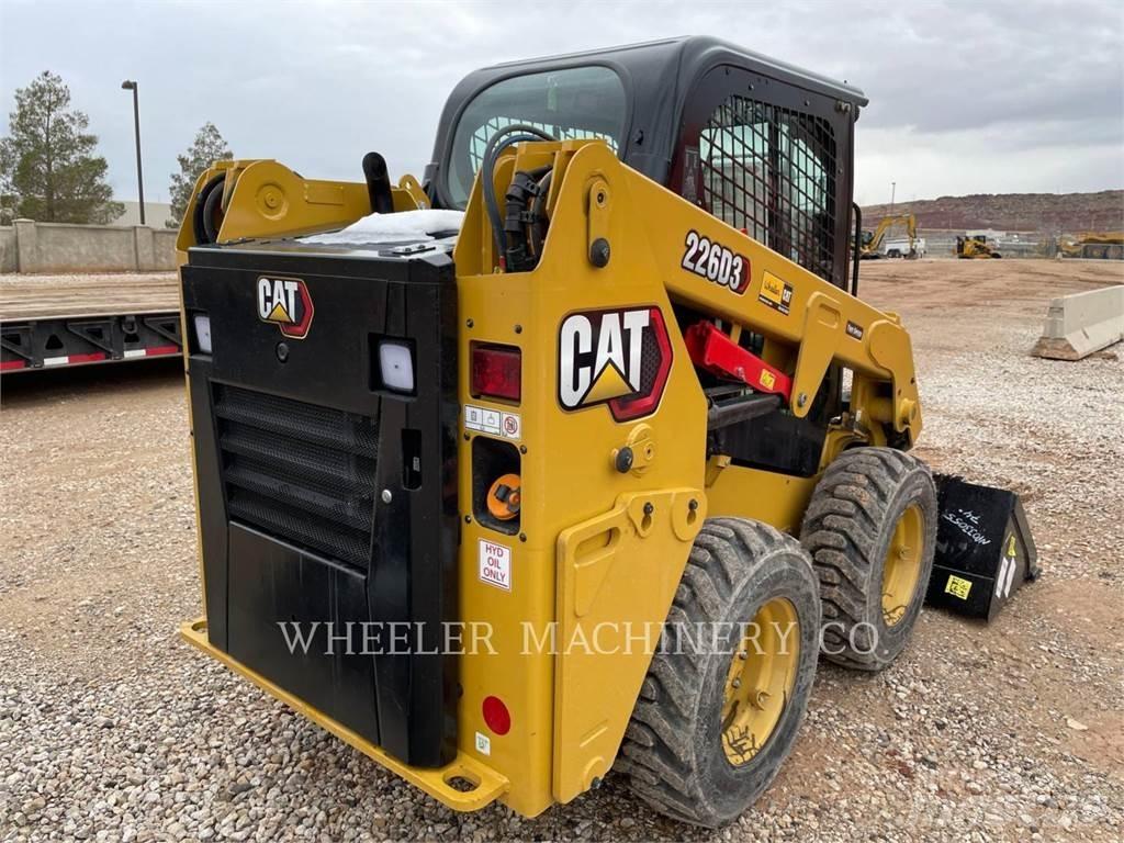 CAT 226D3 C3H2 Krautuvai su šoniniu pasukimu