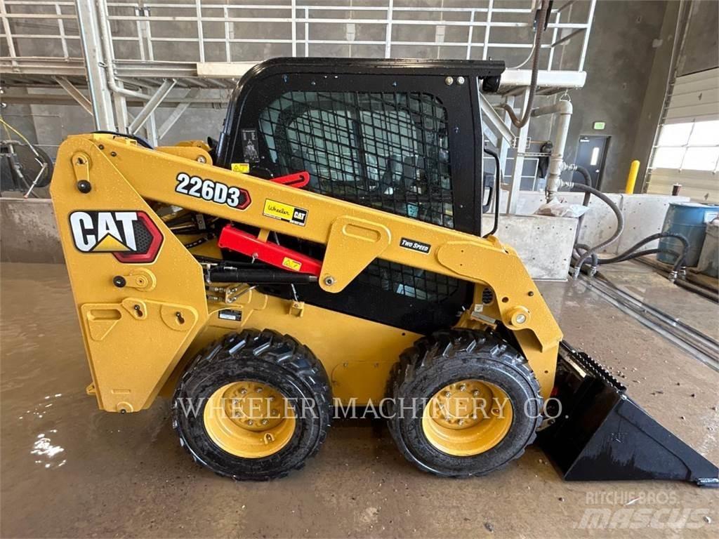 CAT 226D3 C3H2 Krautuvai su šoniniu pasukimu