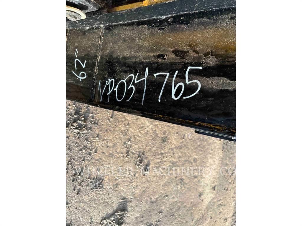 CAT 226D3 C3H2 Krautuvai su šoniniu pasukimu