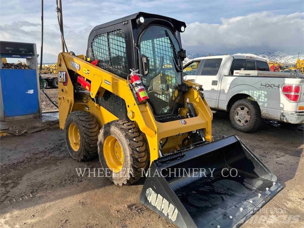 CAT 226D3 C3H2 Krautuvai su šoniniu pasukimu
