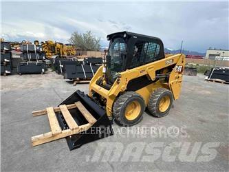 CAT 226D3 C3H2 Krautuvai su šoniniu pasukimu