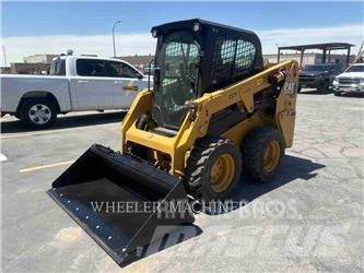 CAT 226D3 C3H2 Krautuvai su šoniniu pasukimu