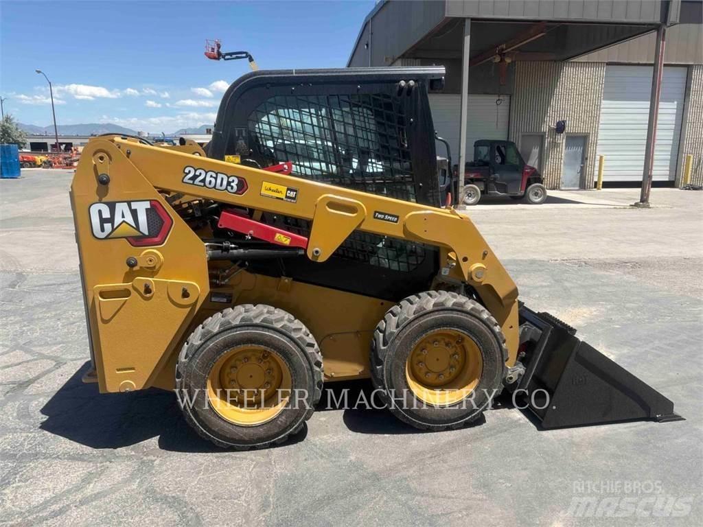 CAT 226D3 C3H2 Krautuvai su šoniniu pasukimu