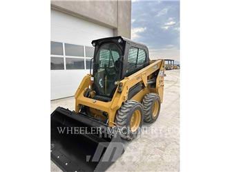 CAT 226D3 C3H2 Krautuvai su šoniniu pasukimu