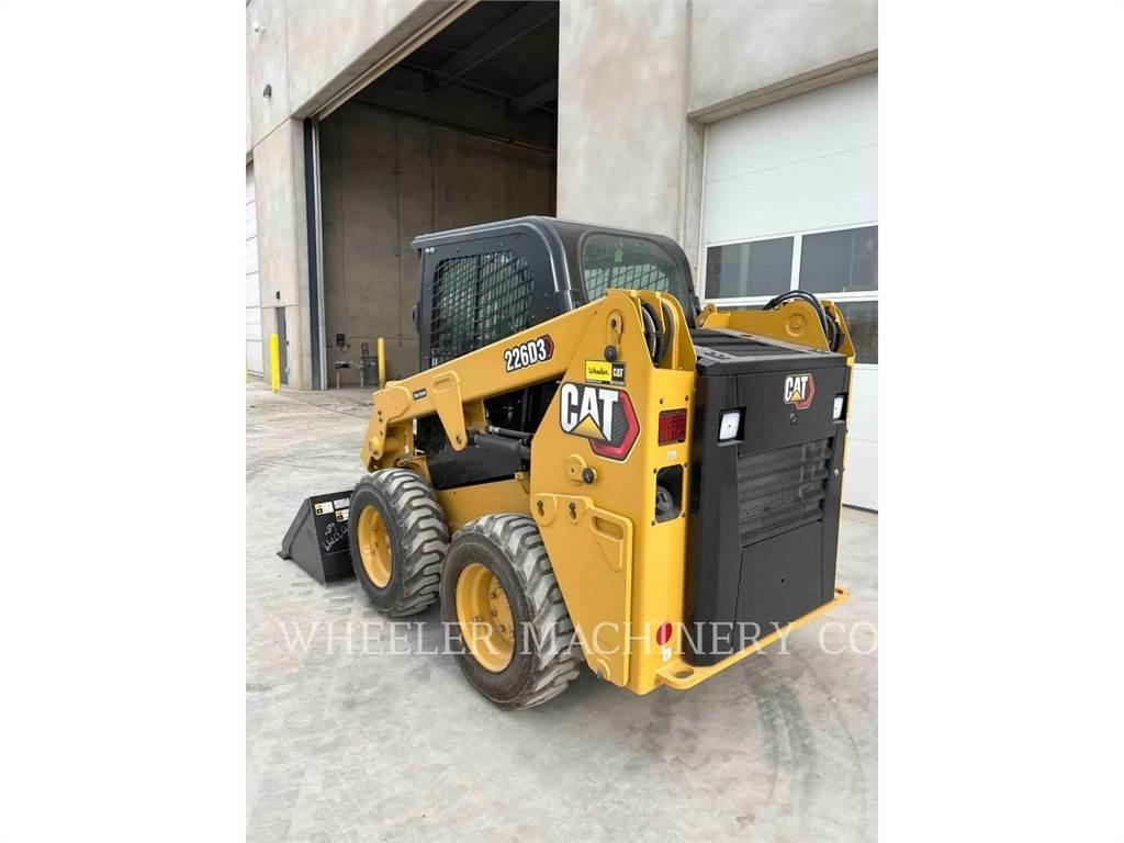 CAT 226D3 C3H2 Krautuvai su šoniniu pasukimu