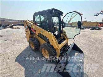 CAT 226D3 C3H2 Krautuvai su šoniniu pasukimu