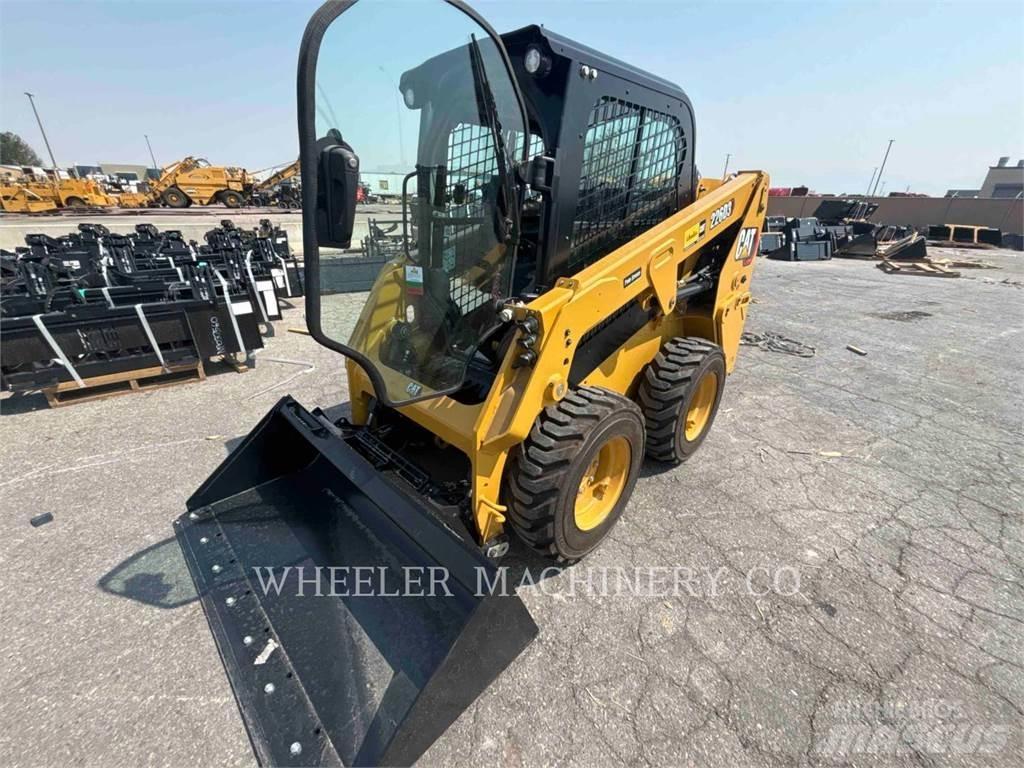 CAT 226D3 C3H2 Krautuvai su šoniniu pasukimu