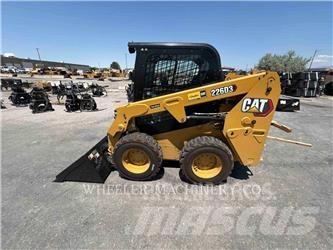CAT 226D3 C3H2 Krautuvai su šoniniu pasukimu