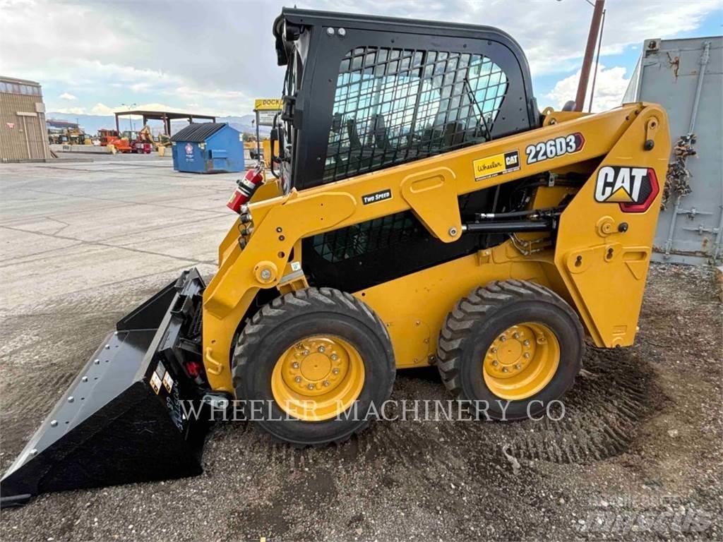 CAT 226D3 C3H2 Krautuvai su šoniniu pasukimu