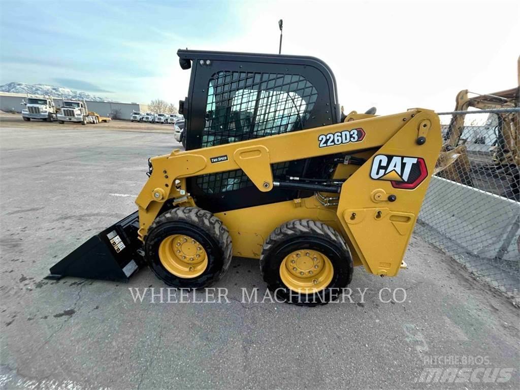 CAT 226D3 C3H2 Krautuvai su šoniniu pasukimu