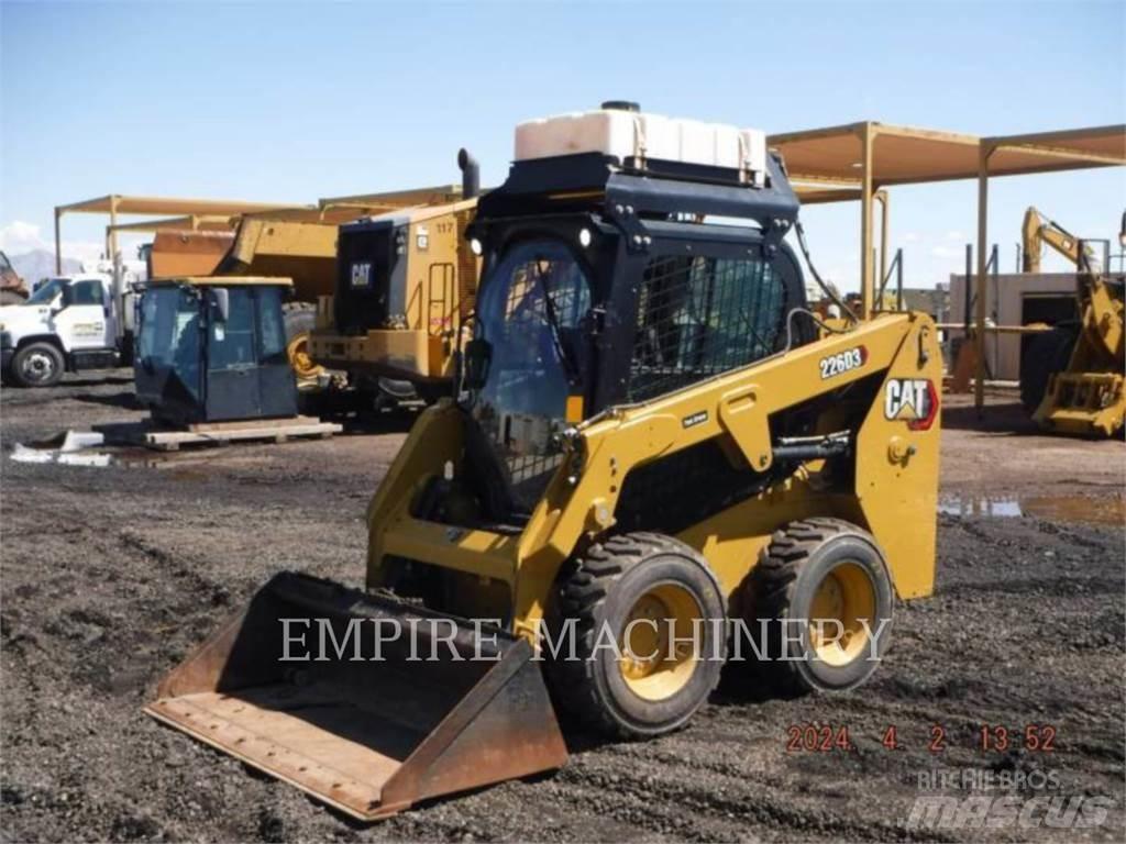 CAT 226D3 CA Krautuvai su šoniniu pasukimu