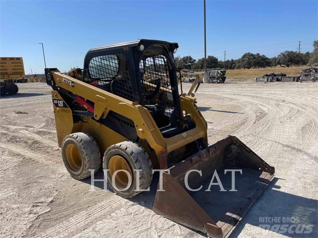 CAT 232D Krautuvai su šoniniu pasukimu