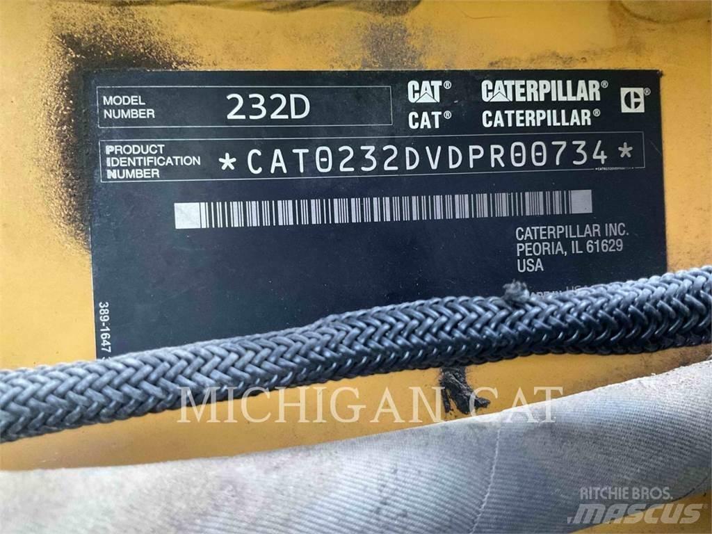 CAT 232D Q+ Krautuvai su šoniniu pasukimu