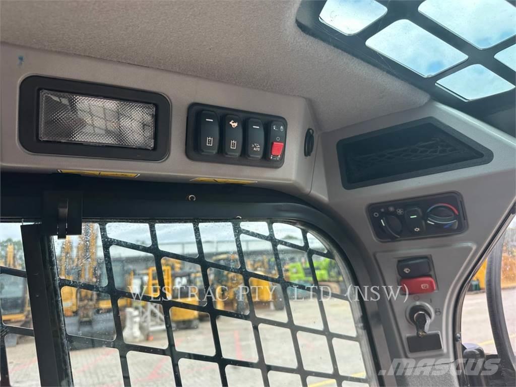CAT 232D3 Krautuvai su šoniniu pasukimu