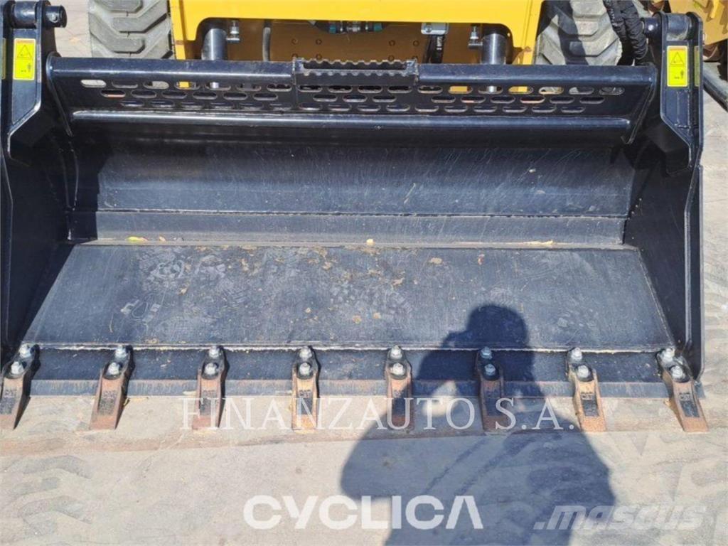 CAT 232D3 Krautuvai su šoniniu pasukimu
