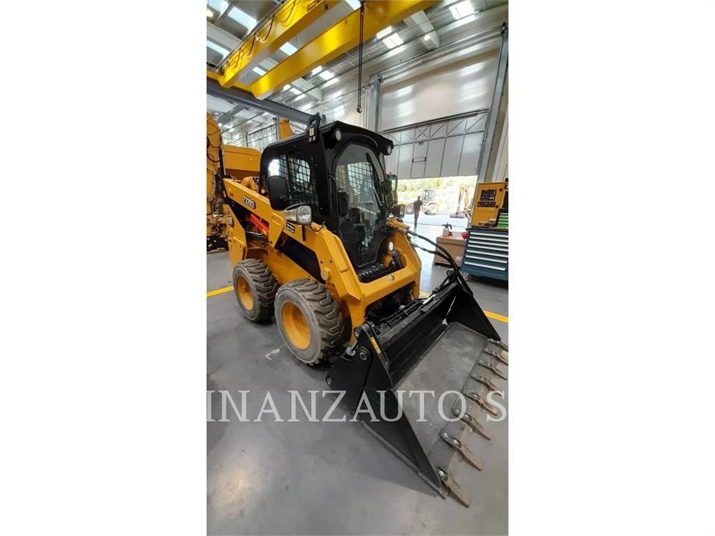 CAT 232D3 Krautuvai su šoniniu pasukimu