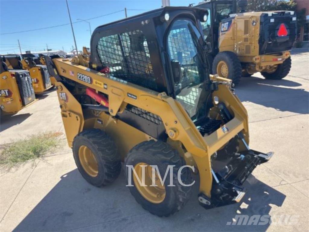 CAT 232D3 Krautuvai su šoniniu pasukimu