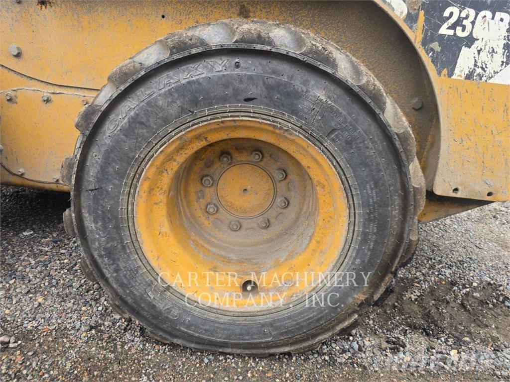 CAT 236 B SERIES 3 Krautuvai su šoniniu pasukimu