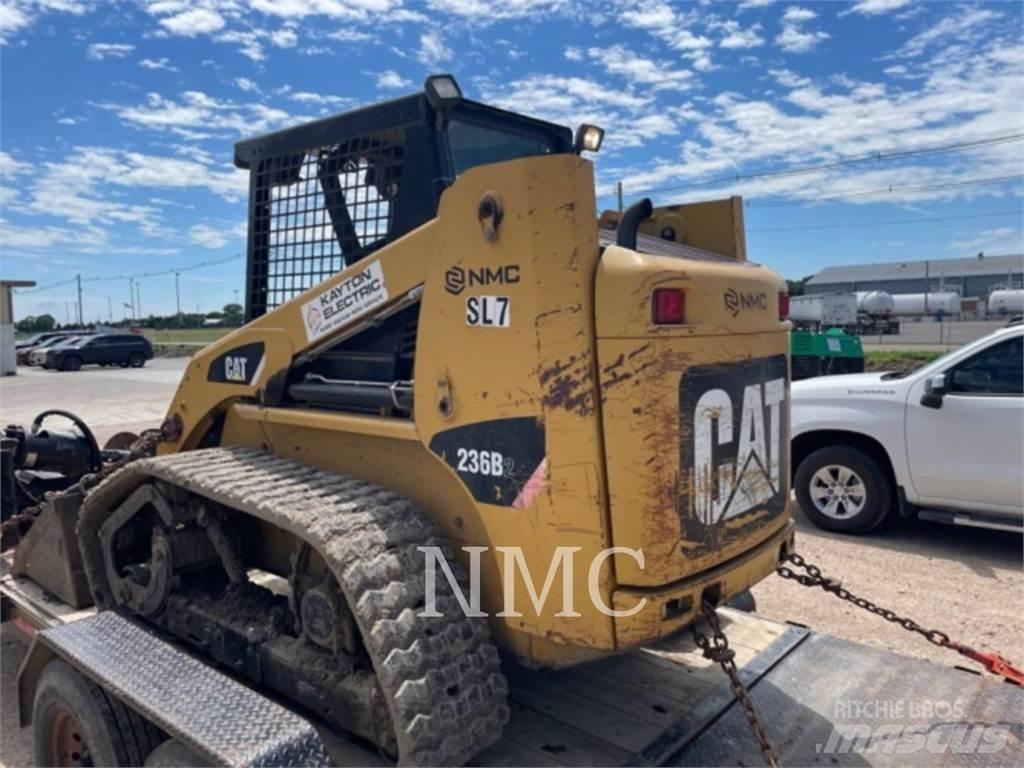 CAT 236B Krautuvai su šoniniu pasukimu