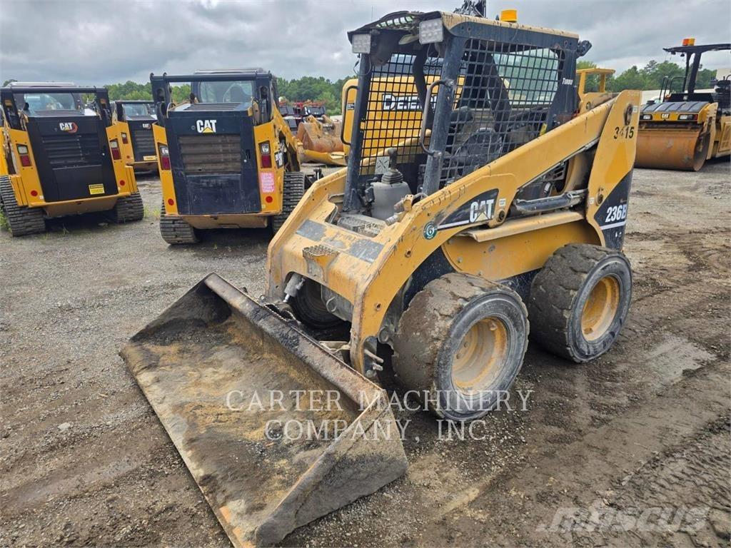 CAT 236B Krautuvai su šoniniu pasukimu