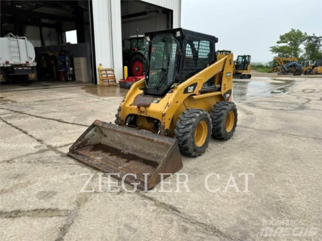 CAT 236B3 Krautuvai su šoniniu pasukimu