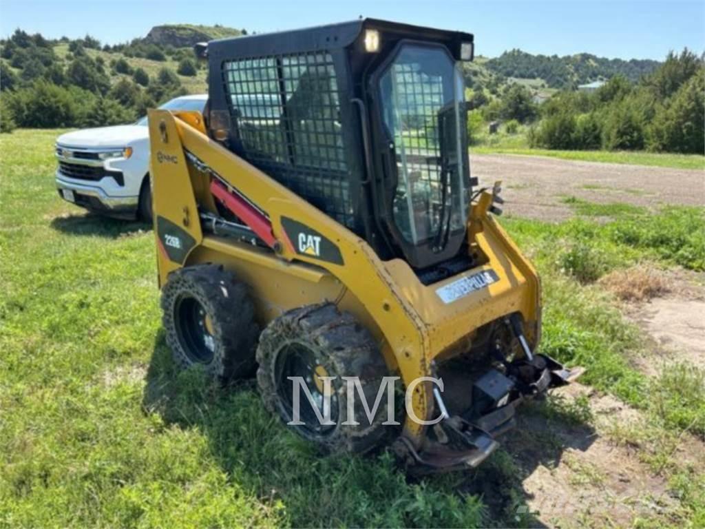 CAT 236B3 Krautuvai su šoniniu pasukimu