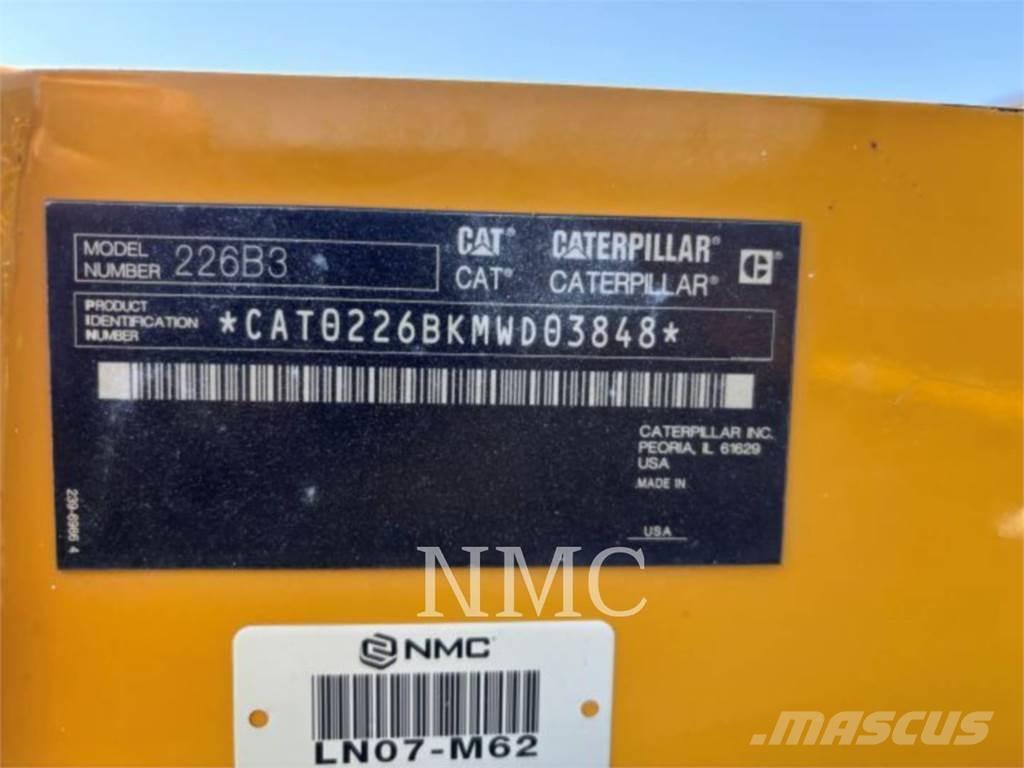 CAT 236B3 Krautuvai su šoniniu pasukimu
