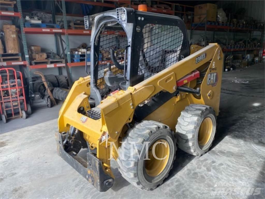CAT 236D Krautuvai su šoniniu pasukimu