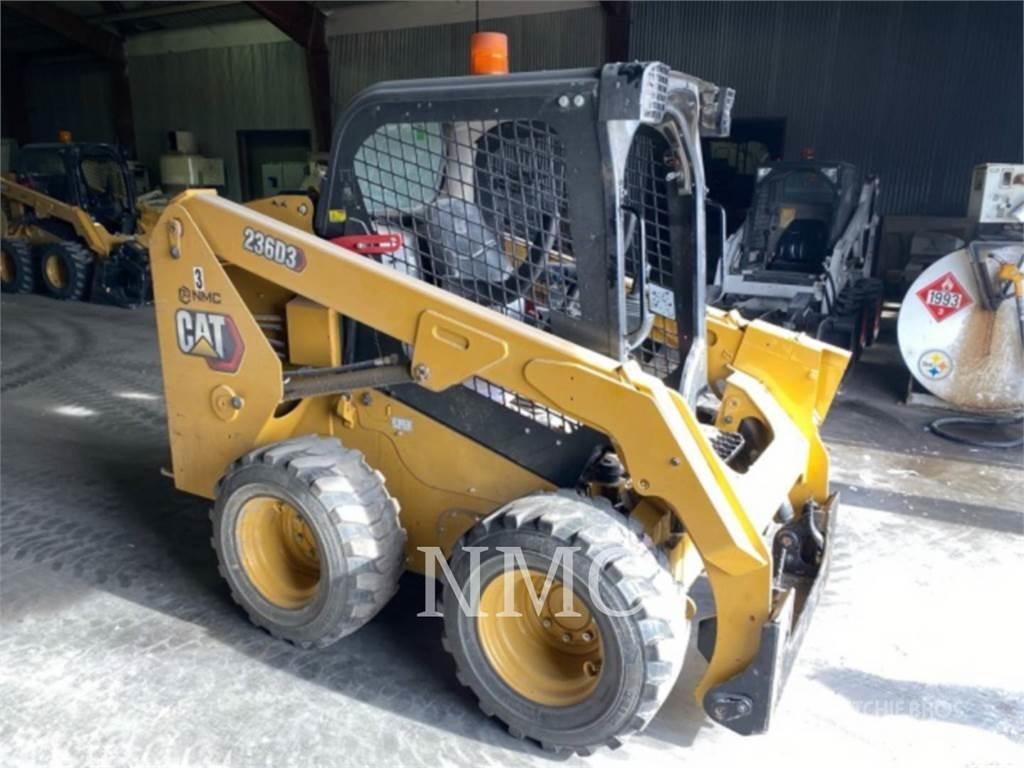 CAT 236D Krautuvai su šoniniu pasukimu