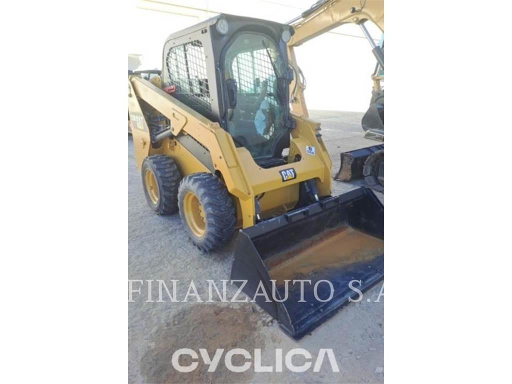 CAT 236D Krautuvai su šoniniu pasukimu