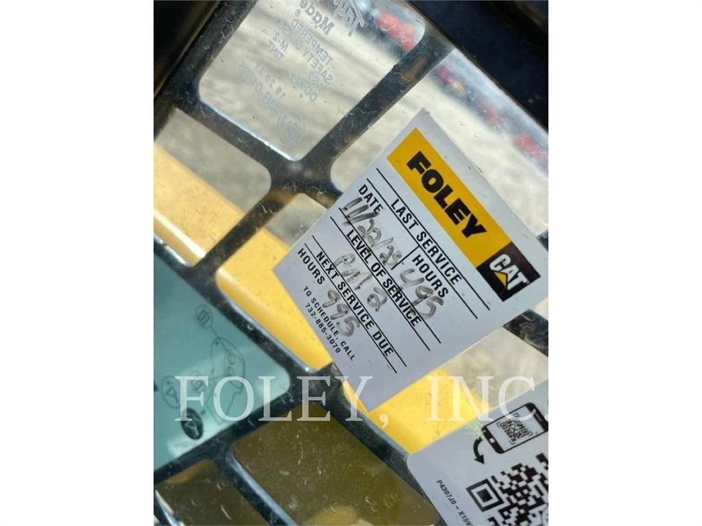 CAT 236D Krautuvai su šoniniu pasukimu