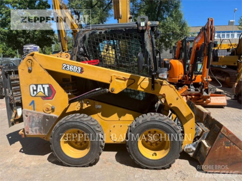 CAT 236D Krautuvai su šoniniu pasukimu