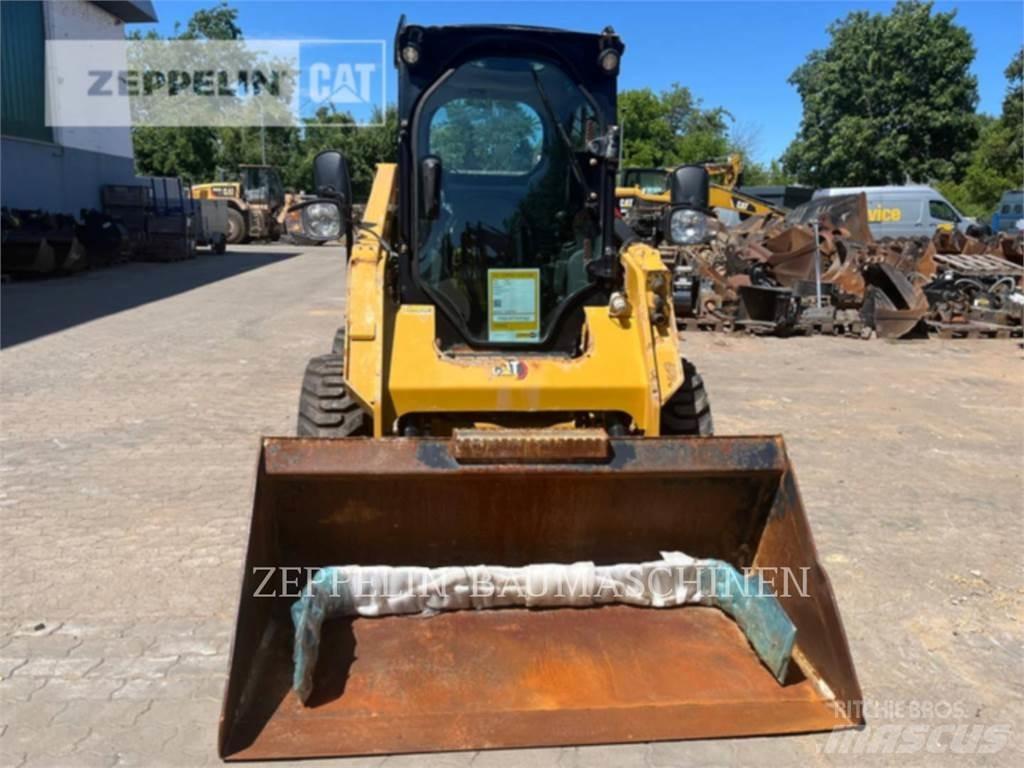 CAT 236D Krautuvai su šoniniu pasukimu