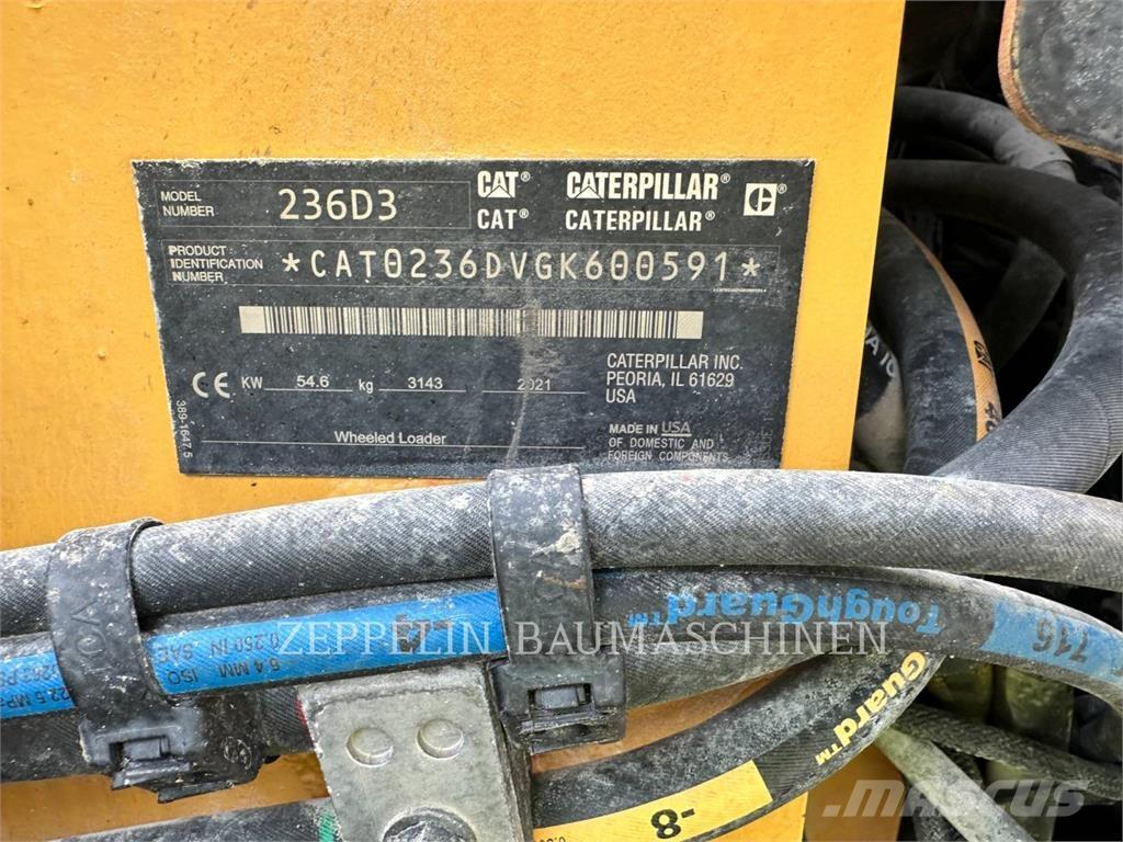 CAT 236D Krautuvai su šoniniu pasukimu