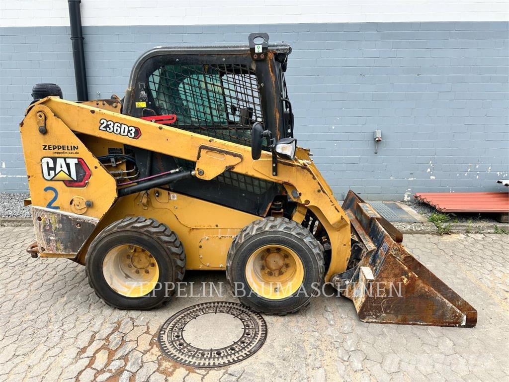 CAT 236D Krautuvai su šoniniu pasukimu