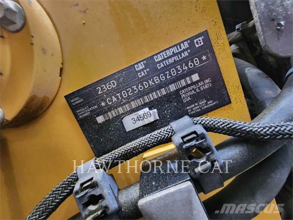 CAT 236D Krautuvai su šoniniu pasukimu