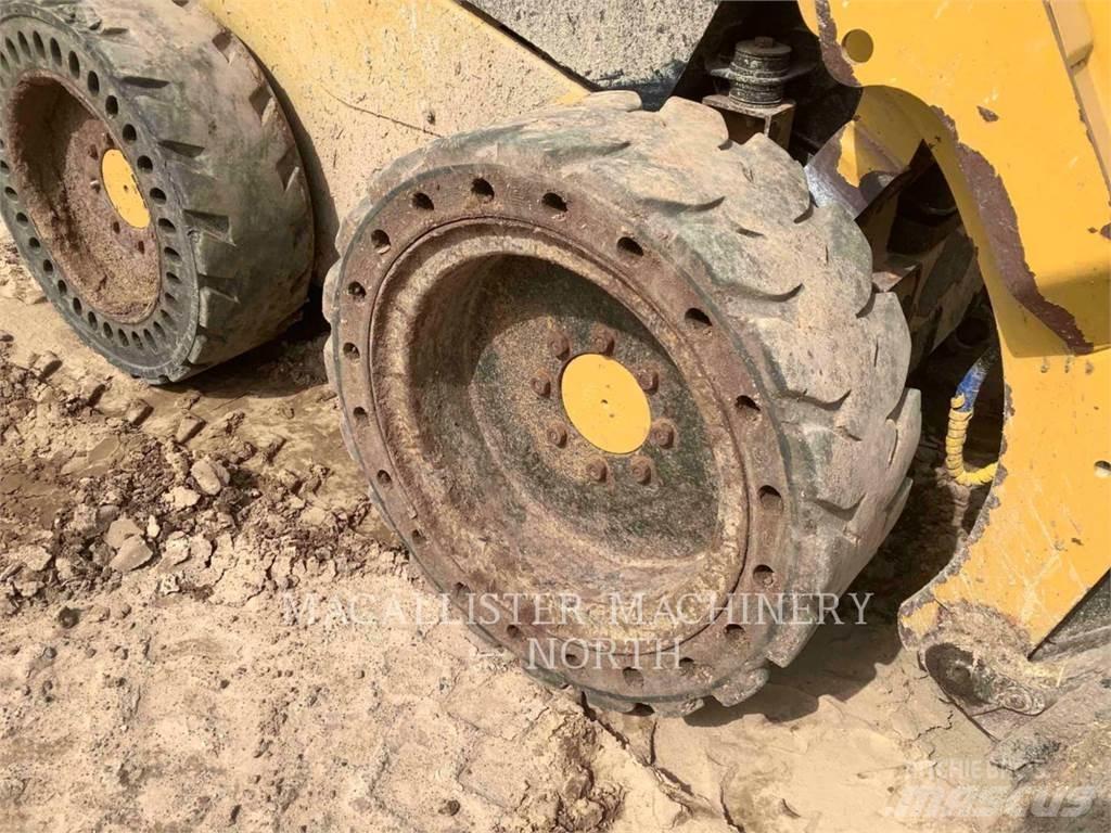 CAT 236D CQ Krautuvai su šoniniu pasukimu