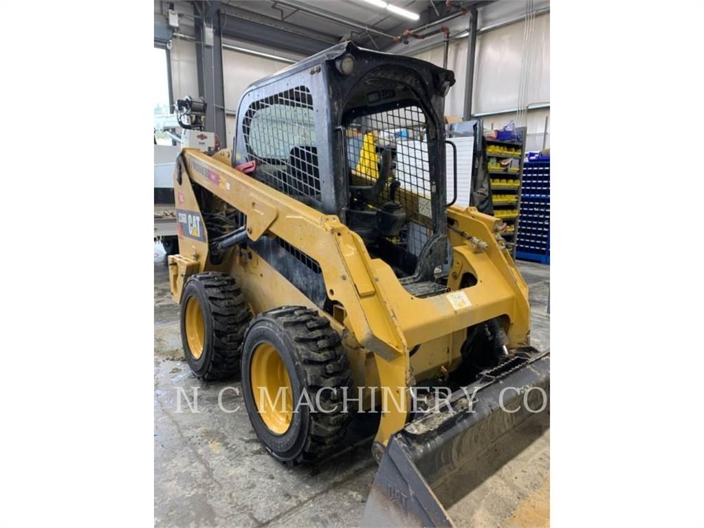 CAT 236D H2CN Krautuvai su šoniniu pasukimu