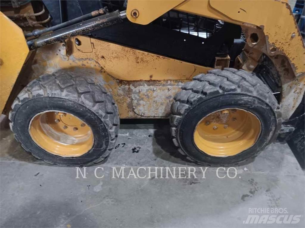 CAT 236D H2CN Krautuvai su šoniniu pasukimu