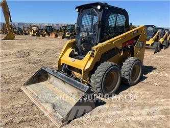 CAT 236D3 Krautuvai su šoniniu pasukimu