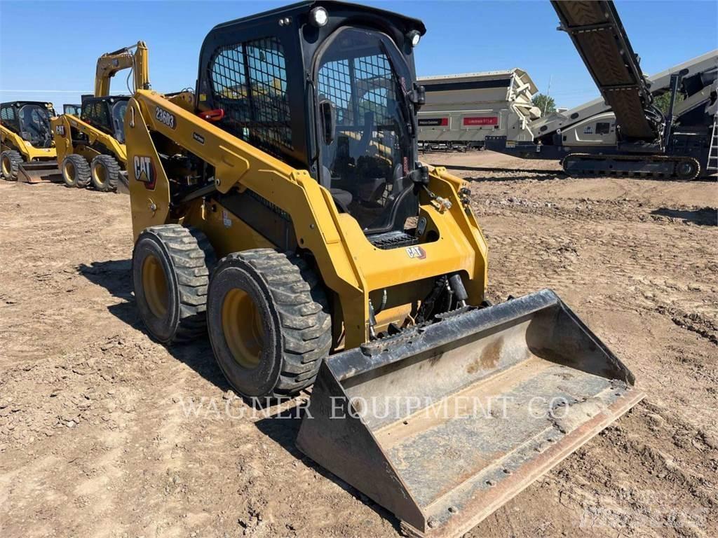 CAT 236D3 Krautuvai su šoniniu pasukimu