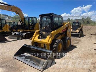 CAT 236D3 Krautuvai su šoniniu pasukimu