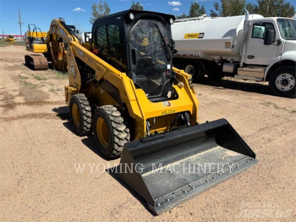 CAT 236D3 Krautuvai su šoniniu pasukimu