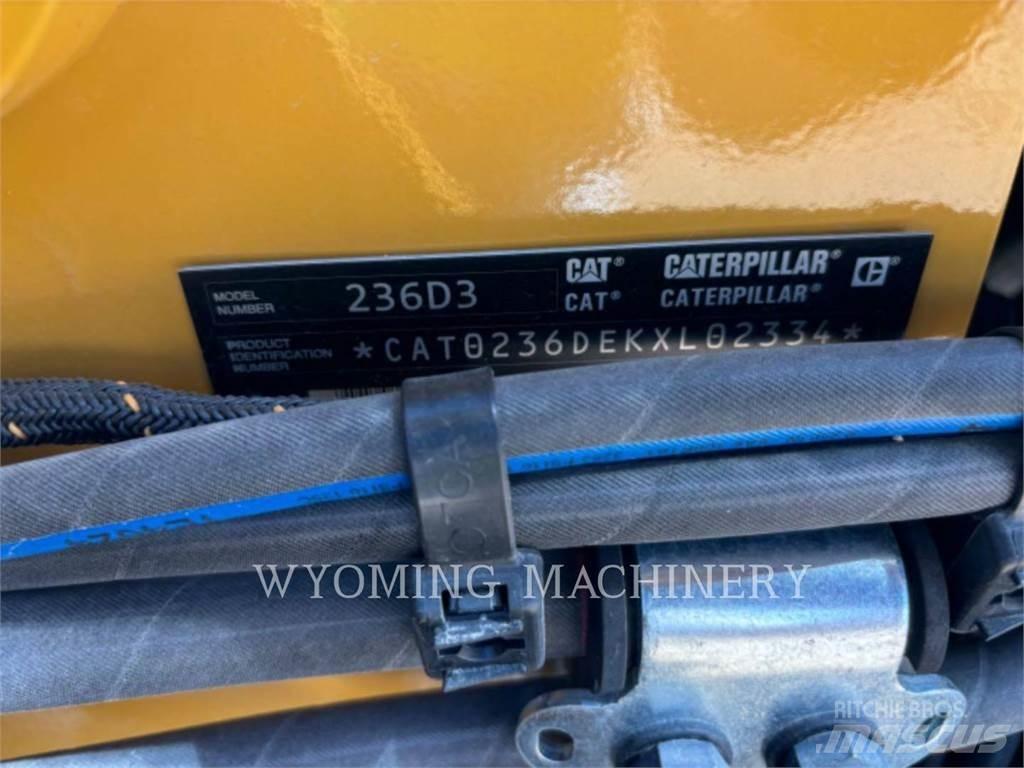 CAT 236D3 Krautuvai su šoniniu pasukimu