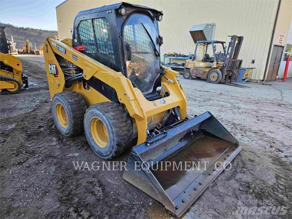 CAT 236D3 Krautuvai su šoniniu pasukimu
