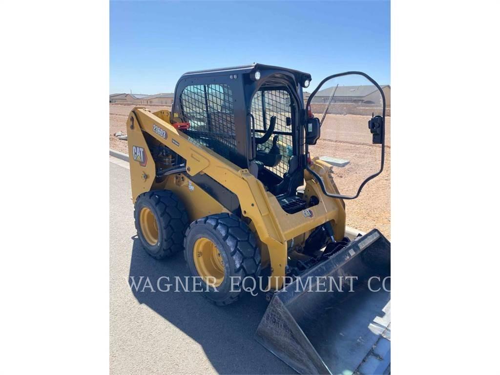 CAT 236D3 Krautuvai su šoniniu pasukimu