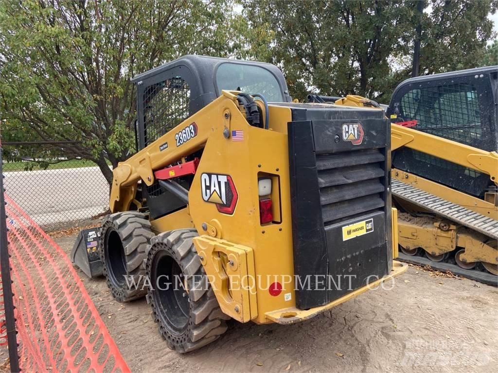 CAT 236D3 Krautuvai su šoniniu pasukimu